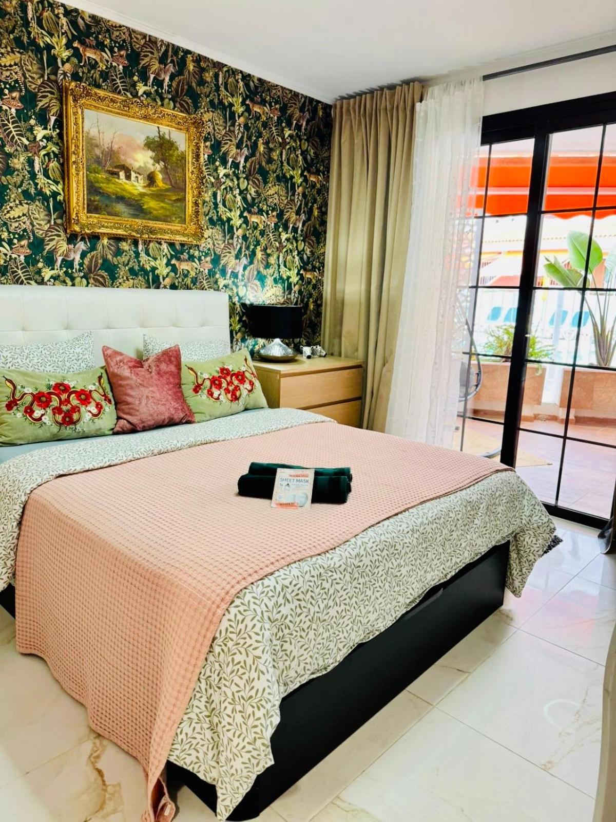 Apartment With Terrace And Pool, Los Cristianos Los Cristianos  Exterior photo
