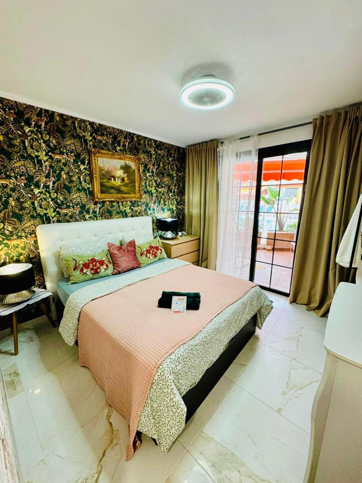 Apartment With Terrace And Pool, Los Cristianos Los Cristianos  Exterior photo
